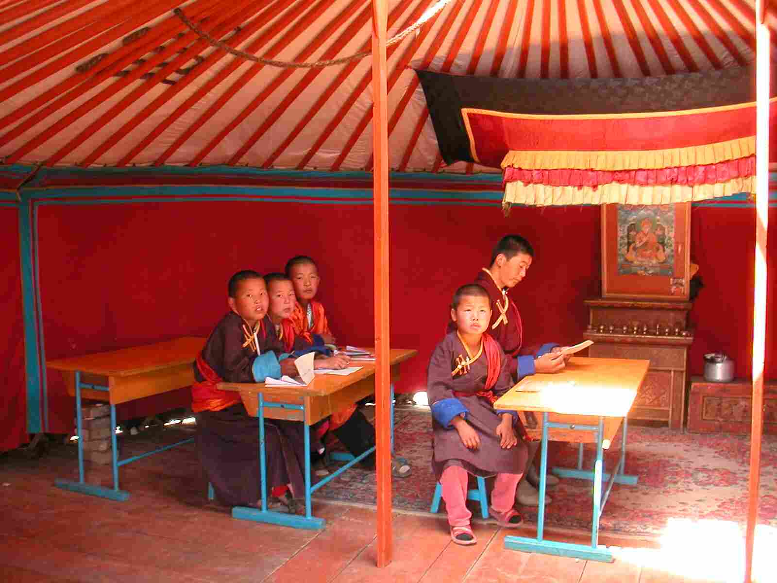 Boeddhistisch schooltje in gobi desert - Mongolie